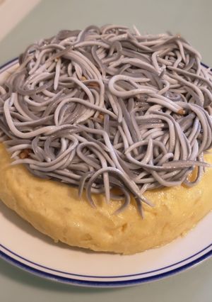 Foto principal de Tortilla de patata con cebolla y gulas