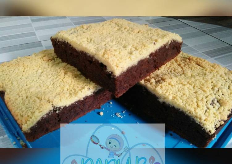 Langkah Mudah untuk Menyiapkan Stereusel banana brownies yang Sempurna