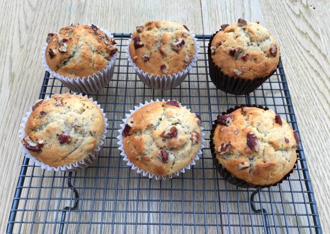 Banana and pecan muffins