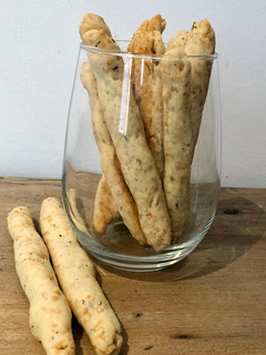 Une photo de Gressins au parmesan et romarin