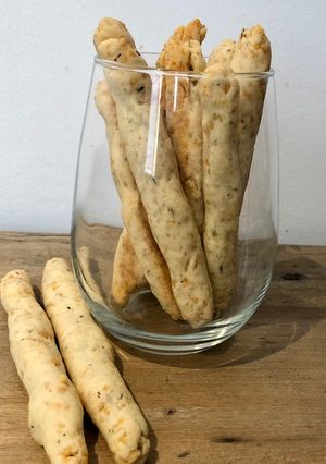 Une photo de Gressins au parmesan et romarin