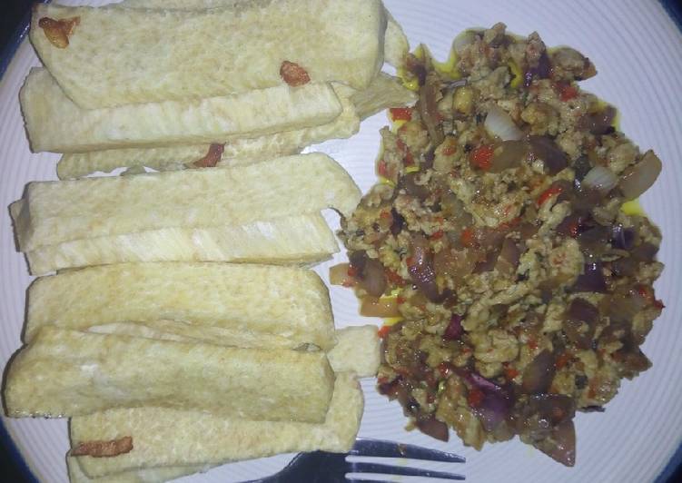Recipe of Perfect Fried yam with egg sauce | Satisfyingrecipe.web.app