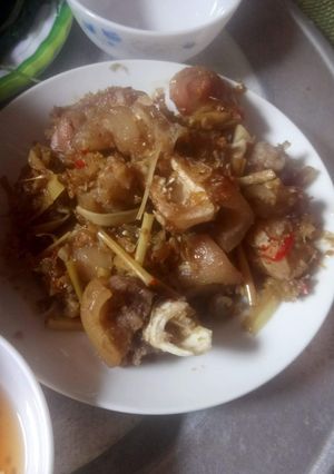Hình của món Chân giò xào sả ớt.
