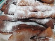 Una foto de calzones rotos con aceite