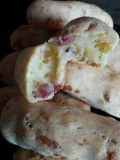Una foto de Chipa con salame