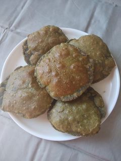 पालक की पूरी (palak ki puri recipe in hindi) रेसिपी मुख्य फोटो