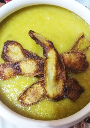 O poză a rețetei Supă cremă de dovlecel🥣 cu felii false, crocante 😉 de șuncă 🥓.