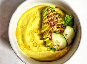 Una foto de gazpacho vegano
