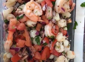 Una foto de Ensalada de camarones y pulpo