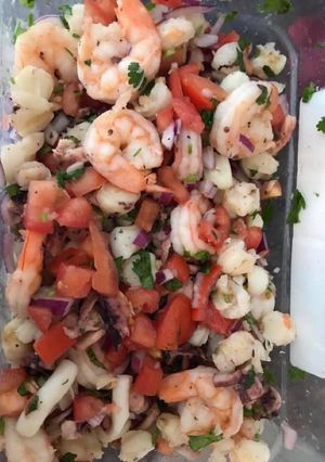 Una foto de Ensalada de camarones y pulpo