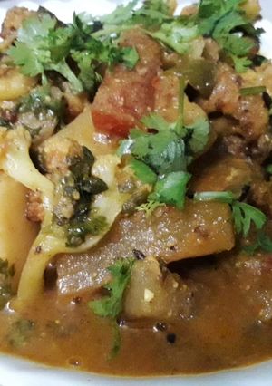 A picture of Aaloo gobi curry.