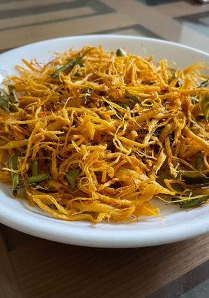 Hình của món Khô gà lá chanh.