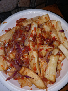 A picture of Fried yam with Red pepper and onion sauce.