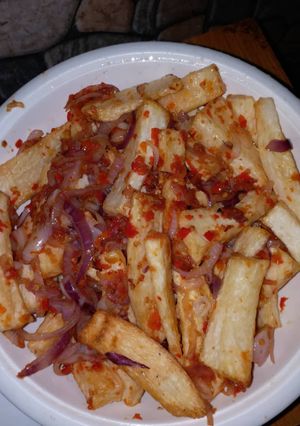 A picture of Fried yam with Red pepper and onion sauce.
