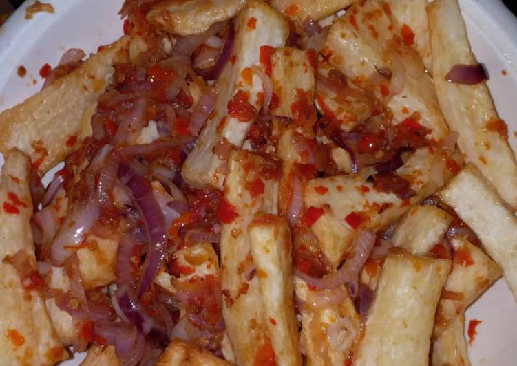 Fried yam with Red pepper and onion sauce