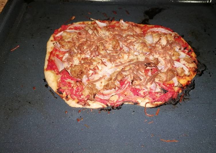 Pizza de atún y cebolla