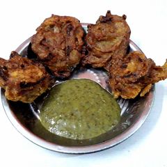 A picture of Onion Fritters|পেয়াঁজি|Kolkata Street-food|কলকাতার রাস্তার খাবার.