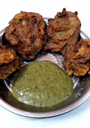 A picture of Onion Fritters|পেয়াঁজি|Kolkata Street-food|কলকাতার রাস্তার খাবার.