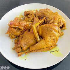 A picture of Steamed Free Range Chicken With Lemongrass.