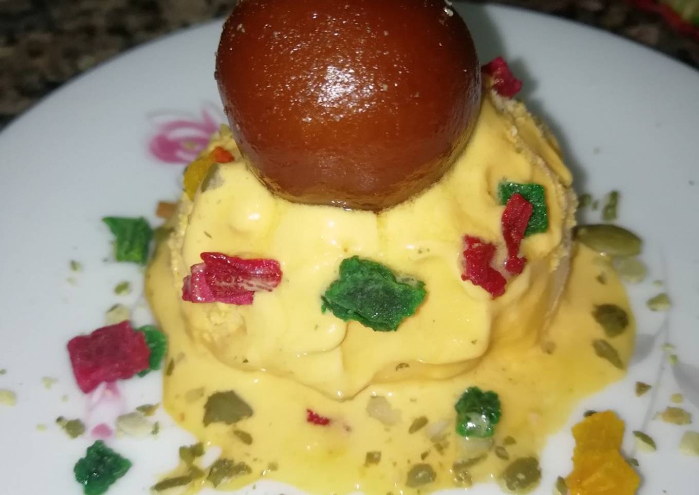 Mango Icecream with gulab jamun