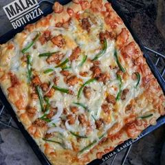 Malai boti pizza A picture of Malai boti pizza.