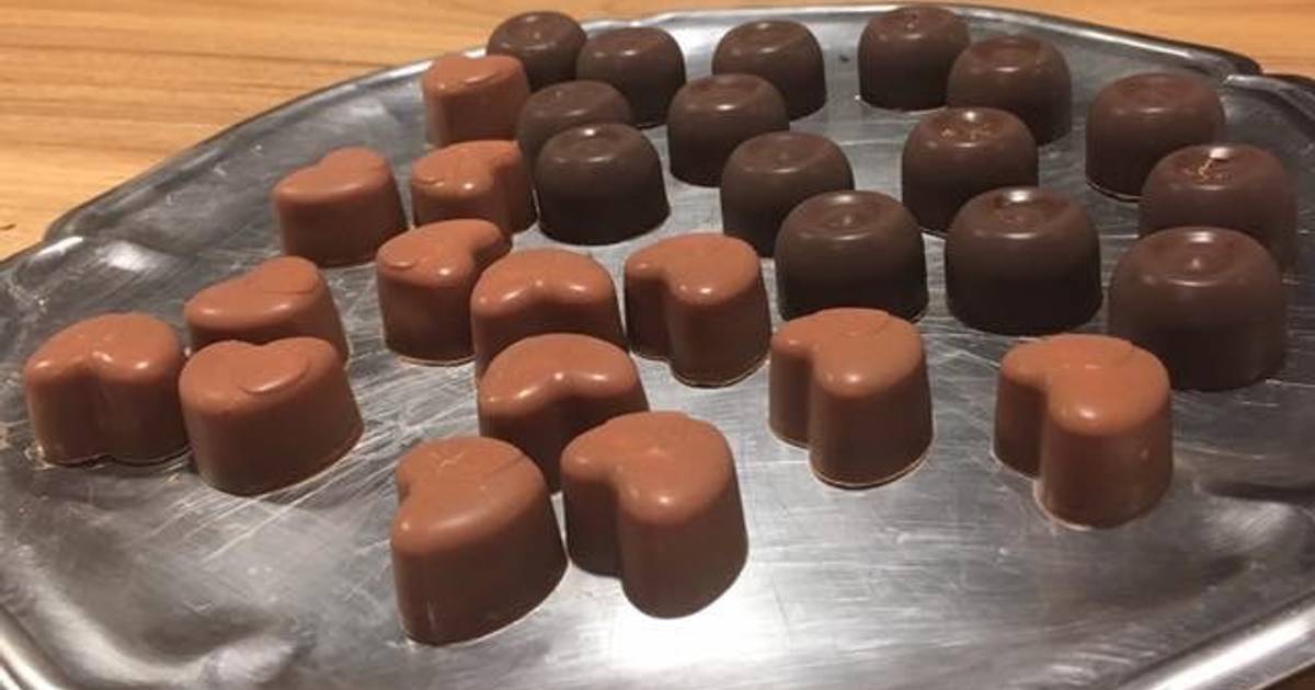 Bonbons en chocolat, chocolat au lait/chocolat blanc, chocolat noir/praliné  de Sucre&compagnie - Cookpad