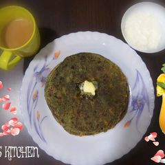 A picture of Aloo palak paratha.