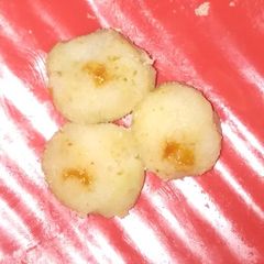A picture of Boiled potato salty balls.