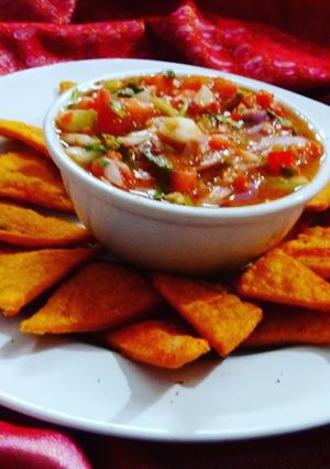 A picture of Nachos & salsa.