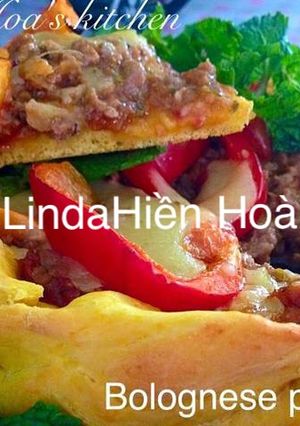 Hình của món Pizza đế bí ngô- sốt bò bằm kiểu Ý kèm homemade sốt cà chua.