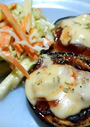 Una foto de Aros de berenjena rellenos