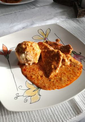 Tejfölös szelet zsemlegombóccal recept fotója