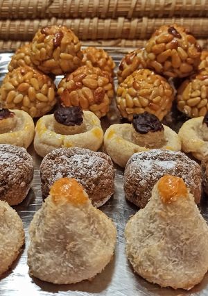 Una foto de Panellets de tots Sants 🟨🟥🟨🟥🟨🟥🟨🟥🟨