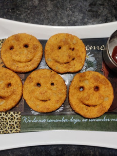 பொட்டேட்டோ ஸ்மைலி (potato smiley) செய்முறை முக்கிய புகைப்படம்