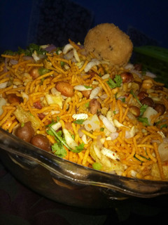 भेल पूरी (bhel puri recipe in Hindi) रेसिपी मुख्य फोटो