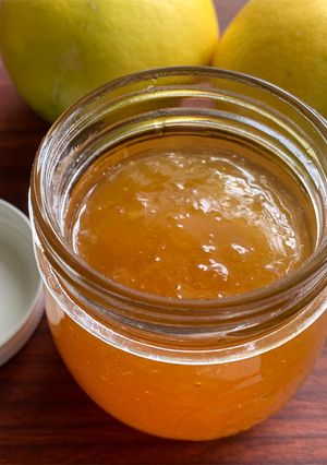 A picture of Grapefruit Jam.