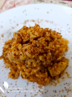 Una foto de Pollo con arroz