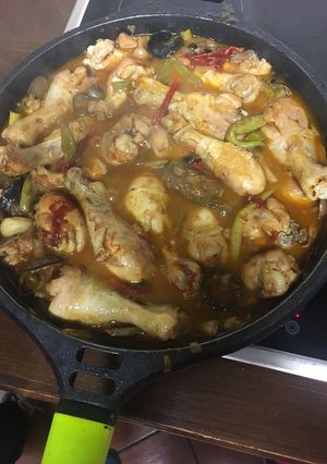 Una foto de Pollo en salsa rico rico
