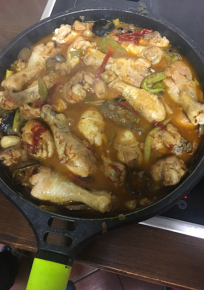 Una foto de Pollo en salsa rico rico