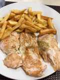 Filetes de pollo a la plancha con patatas fritas