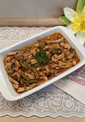 Szalonnás–gombás–vajbabos sertéstokány🥓🍄‍🟫🫘 recept fotója