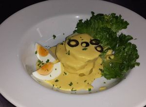 Una foto de Papas a la Huancaína