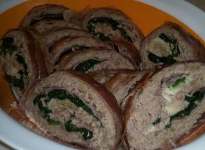 Foto di Polpettone con mozzarella, spinaci e prosciutto cotto