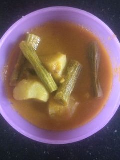 முருங்கைக்காய் குழம்பு(drumstick curry recipe in tamil) செய்முறை முக்கிய புகைப்படம்