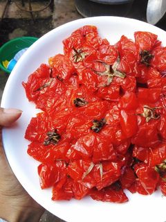 Hình của món Mứt cà chua bi.