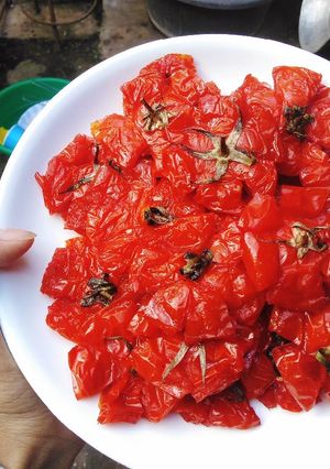 Hình của món Mứt cà chua bi.