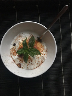 Una foto de Postre goloso, con hierbabuena y canela