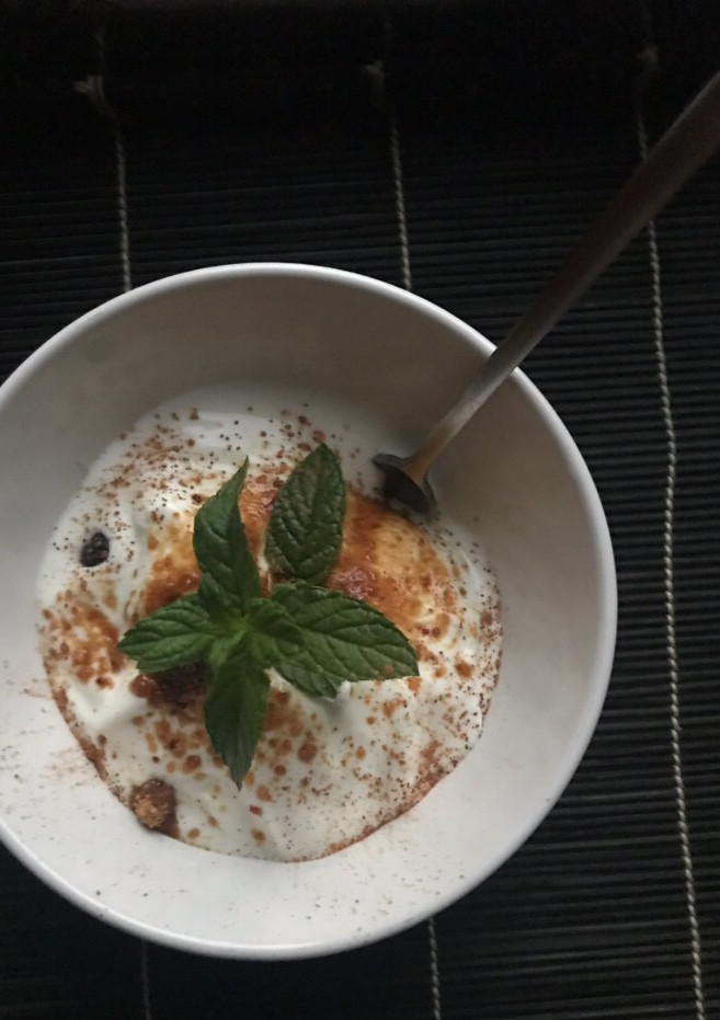 Una foto de Postre goloso, con hierbabuena y canela
