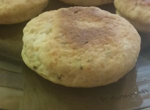 Una foto de Scones de queso y oregano! Los peques los aman!