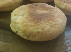 Una foto de Scones de queso y oregano! Los peques los aman!